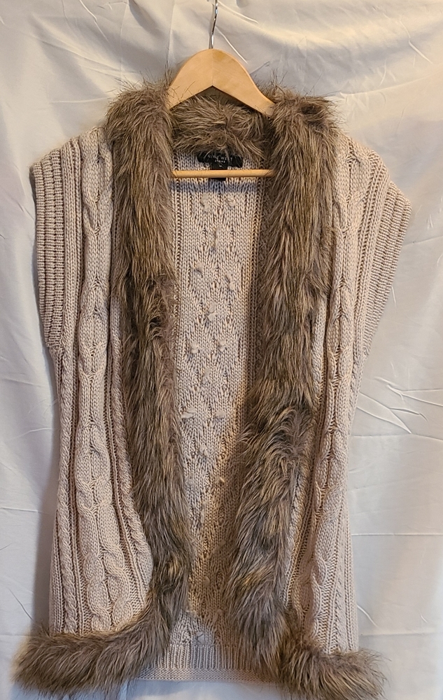 Beautiful Nine West Faux Fur Vest/M